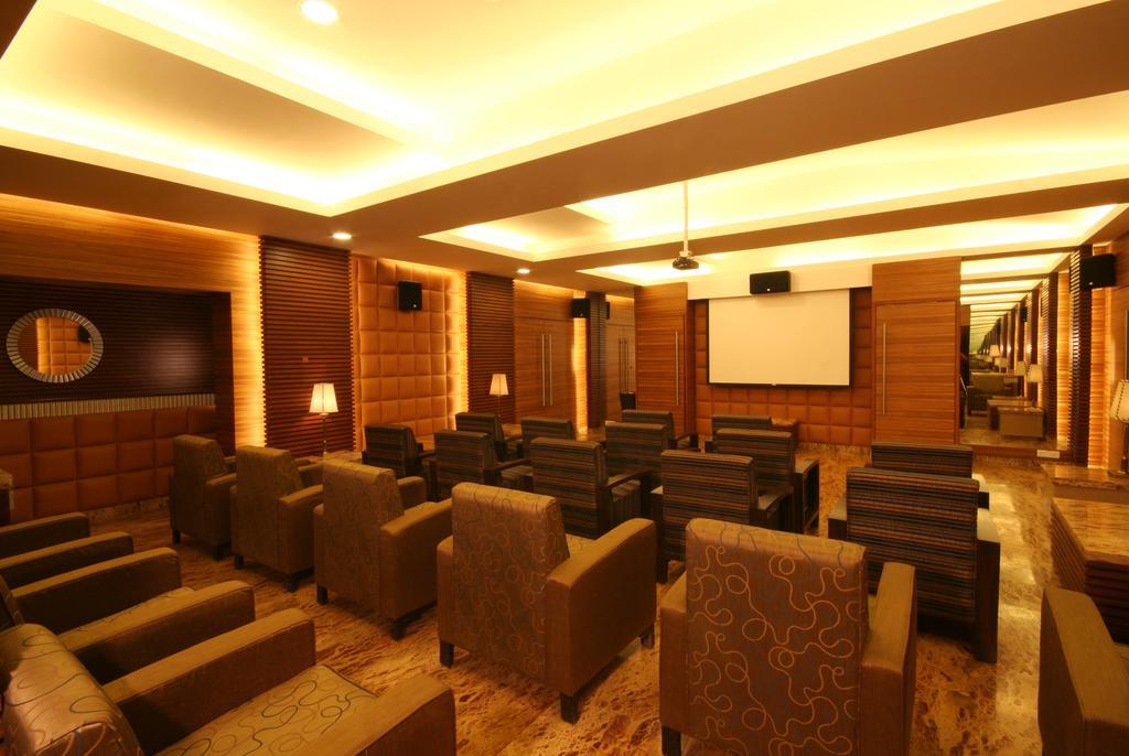Hotel Millennium Park Panchgani Esterno foto